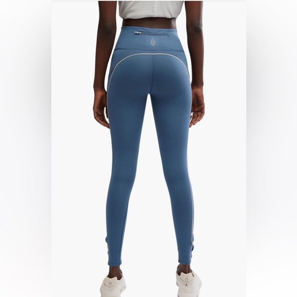 Free People Movement You’re a Peach Pocket Leggings -skyline blue - Picture 2 of 10